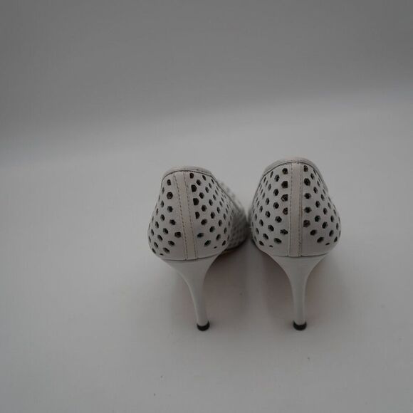 NINE WEST WHITE PERFORATED UPPER POINTED TOE PUMPS BLACK POLKA DOT CUTOUT SZ 9M - Picture 4 of 6